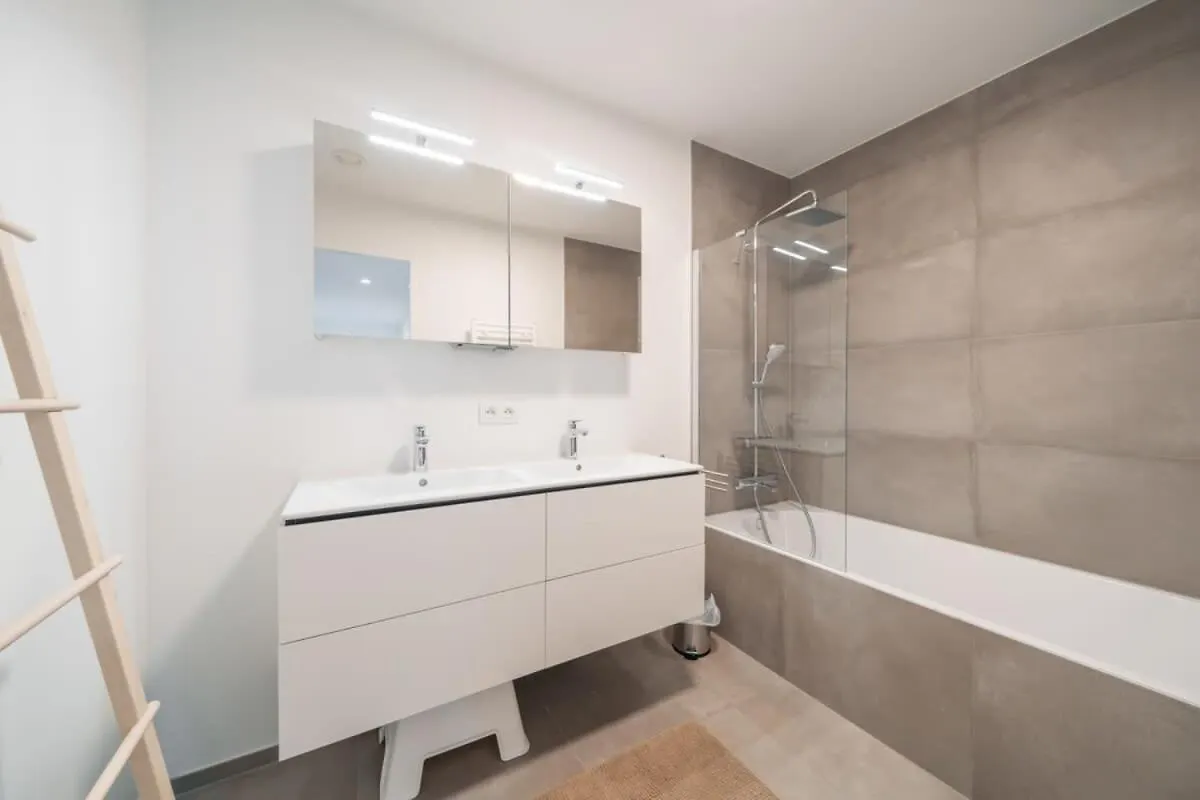 Huswell - Modern New Apartment With Pool Access And Parking Ostend