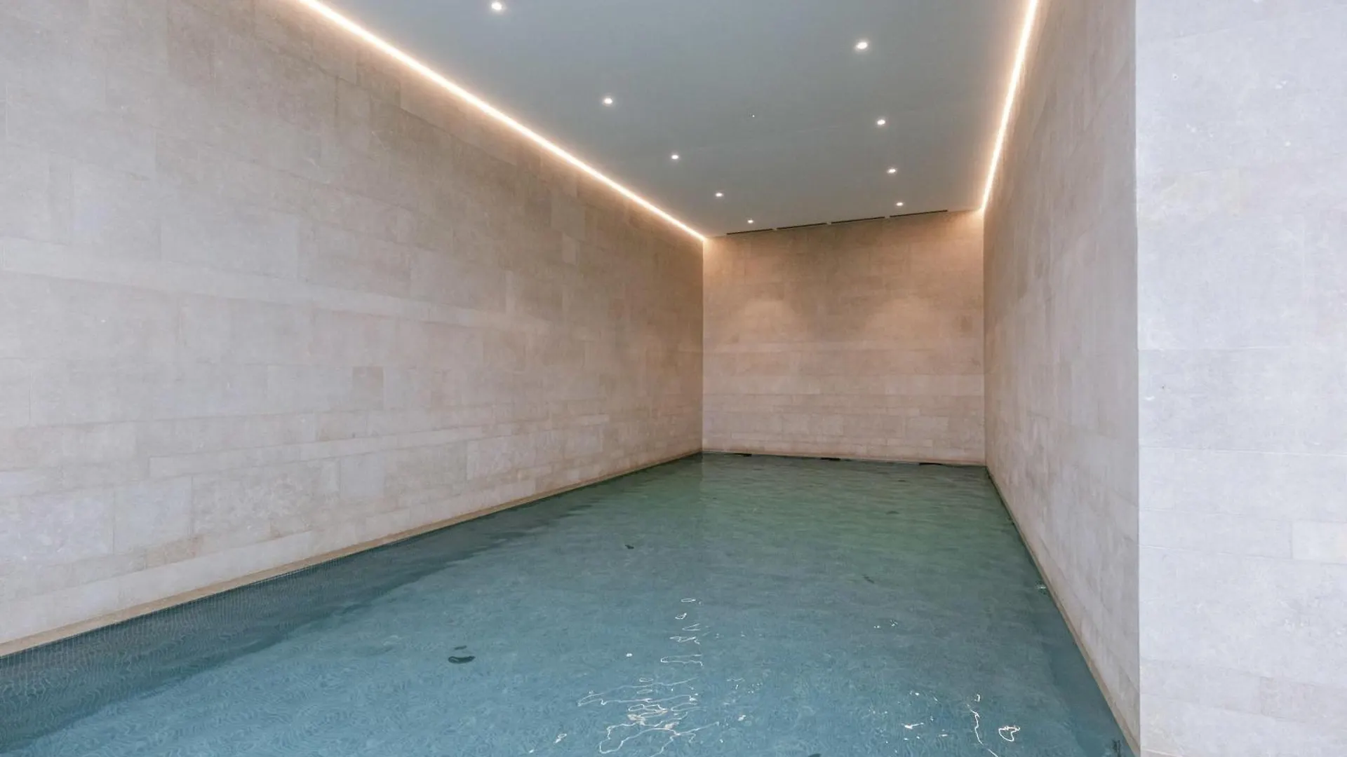 Huswell - Modern New Apartment With Pool Access And Parking Ostend Belgium