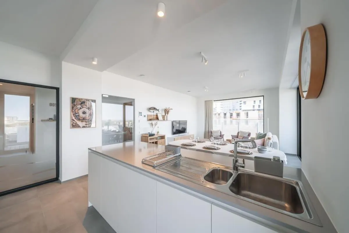 Huswell - Modern New Apartment With Pool Access And Parking Ostende